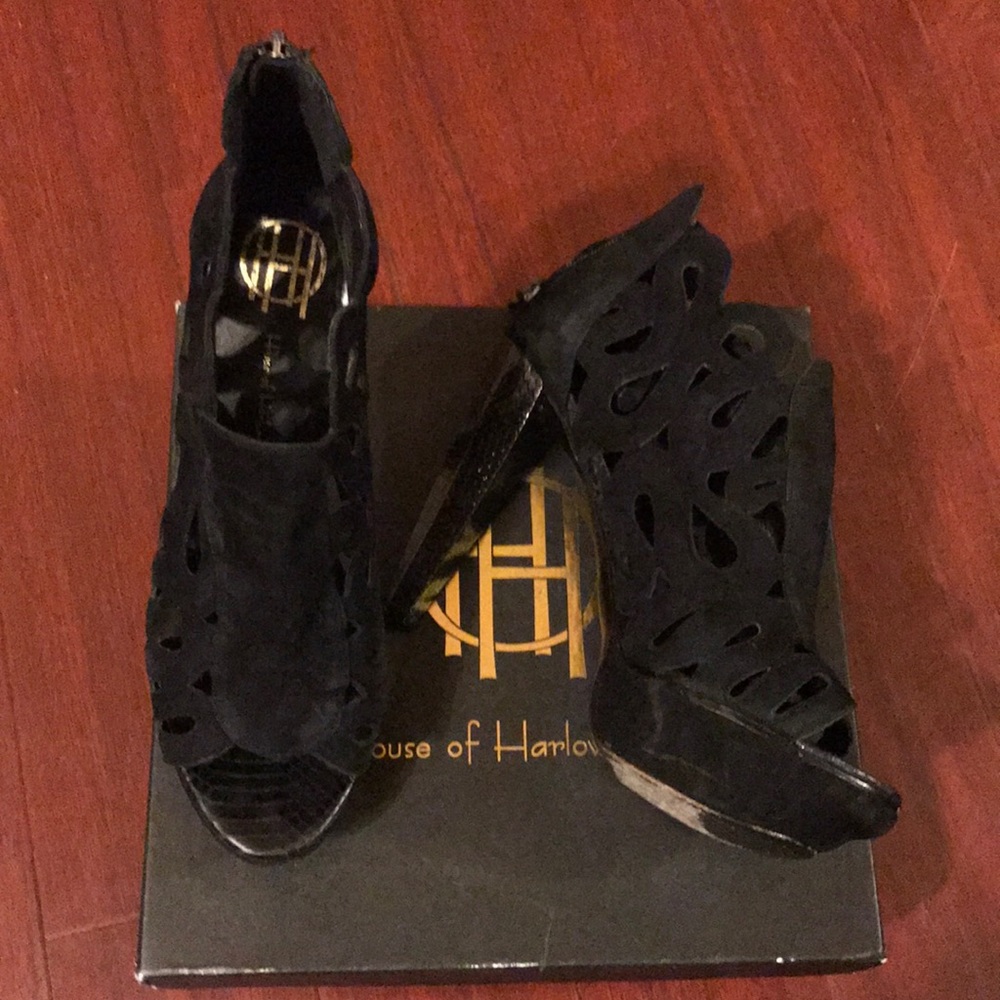 Super Sexy black heels with snake like cut outs